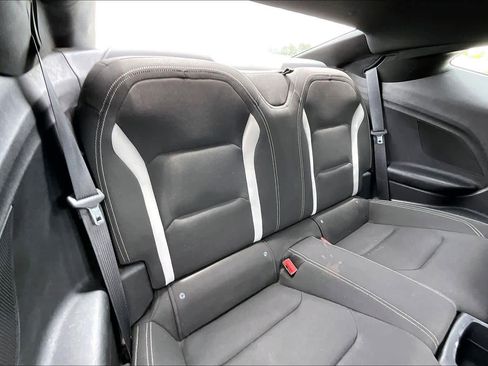 Used 2020 Chevrolet Camaro LT RWD image 17