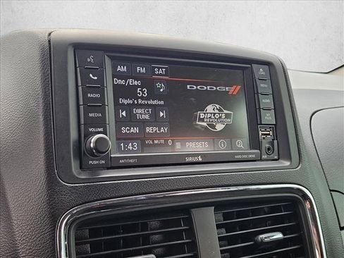 Used 2019 Dodge Grand Caravan SE w/ UConnect Hands-Free Group image 13