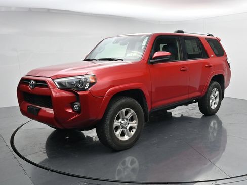 Used 2024 Toyota 4Runner SR5 AWD/4WD image 4