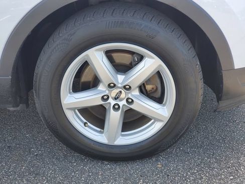 Used 2018 Ford Explorer XLT w/ Equipment Group 202A FWD image 5