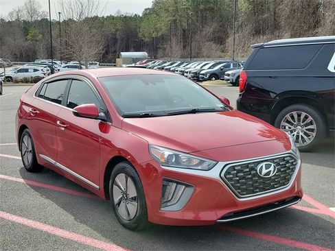 Used 2022 Hyundai Ioniq SE image 3