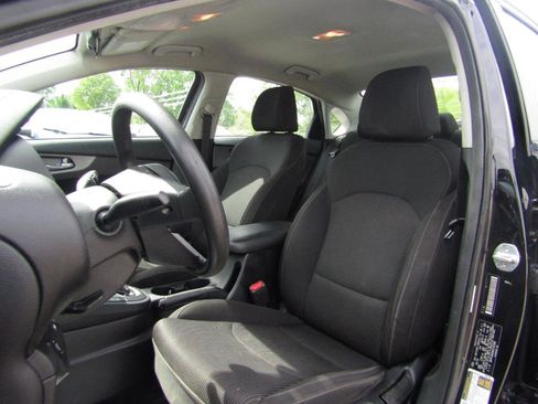 Used 2019 Kia Forte LXS FWD image 12