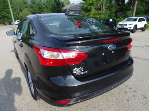 Used 2014 Ford Focus SE w/ SE Winter Package FWD image 7