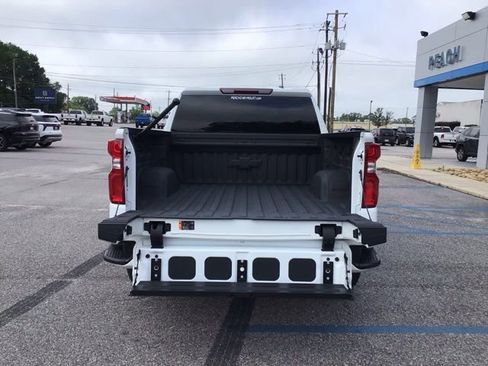 Used 2025 Chevrolet Silverado 1500 RST w/ Z71 Off-Road Package AWD/4WD image 5