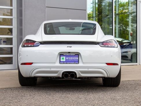 Used 2025 Porsche 718 Cayman w/ Sport Chrono Package image 9