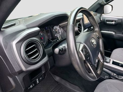 Used 2019 Toyota Tacoma TRD Off-Road image 10