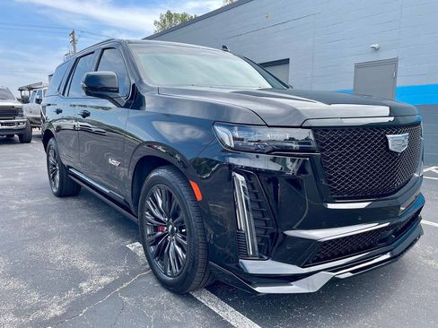 Used 2024 Cadillac Escalade V w/ LPO, ONYX Package AWD/4WD image 10