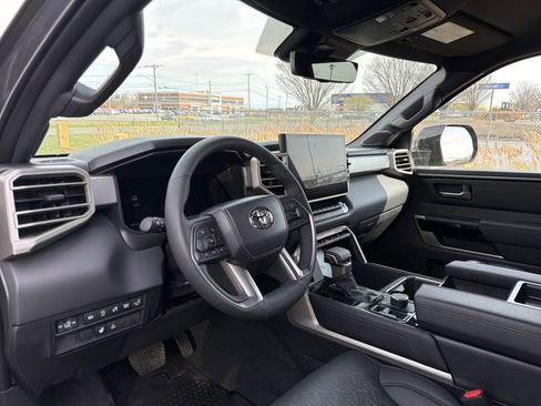 Used 2025 Toyota Tundra Limited AWD/4WD image 9