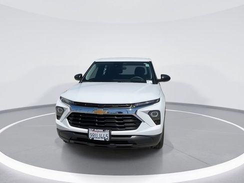 Used 2025 Chevrolet TrailBlazer LS FWD image 3