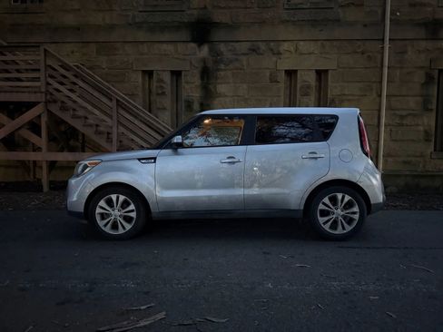 Used 2015 Kia Soul + image 27