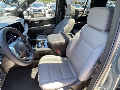 Used 2026 Chevrolet Tahoe Z71 w/ Z71 Off-Road Package AWD/4WD image 20
