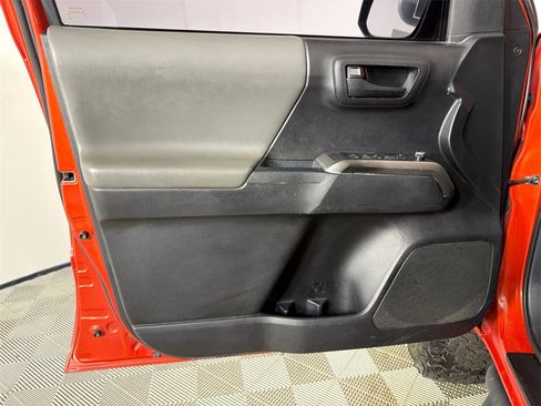 Used 2017 Toyota Tacoma SR5 w/ Tow Package image 10