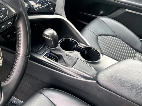 Used 2020 Toyota Camry SE image 16