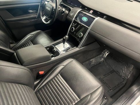 Used 2020 Land Rover Discovery Sport SE image 16
