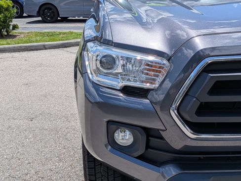 Used 2022 Toyota Tacoma SR5 RWD image 10