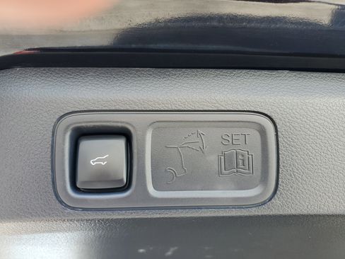 Used 2024 Ford Expedition Max XLT image 9