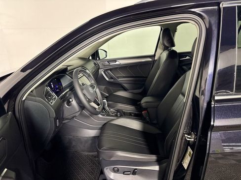 Used 2022 Volkswagen Tiguan SE image 11