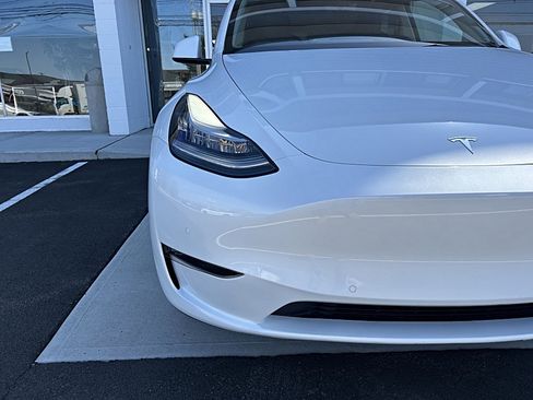 Used 2022 Tesla Model Y Long Range AWD/4WD image 16