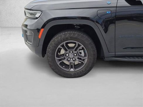 Used 2023 Jeep Grand Cherokee Trailhawk w/ Luxury Tech Group III AWD/4WD image 14