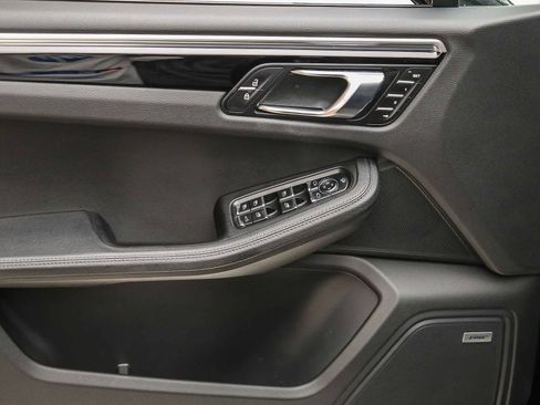 Certified 2022 Porsche Macan S AWD/4WD image 27