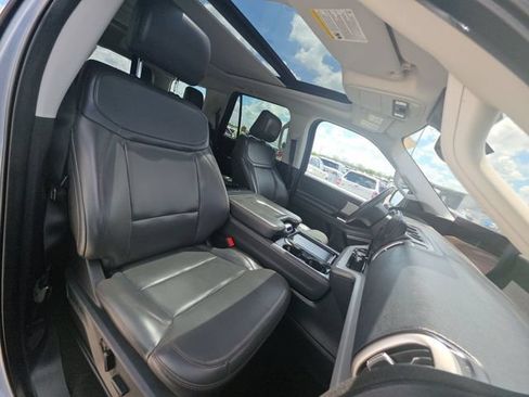 Used 2025 Ford Expedition Active RWD image 8