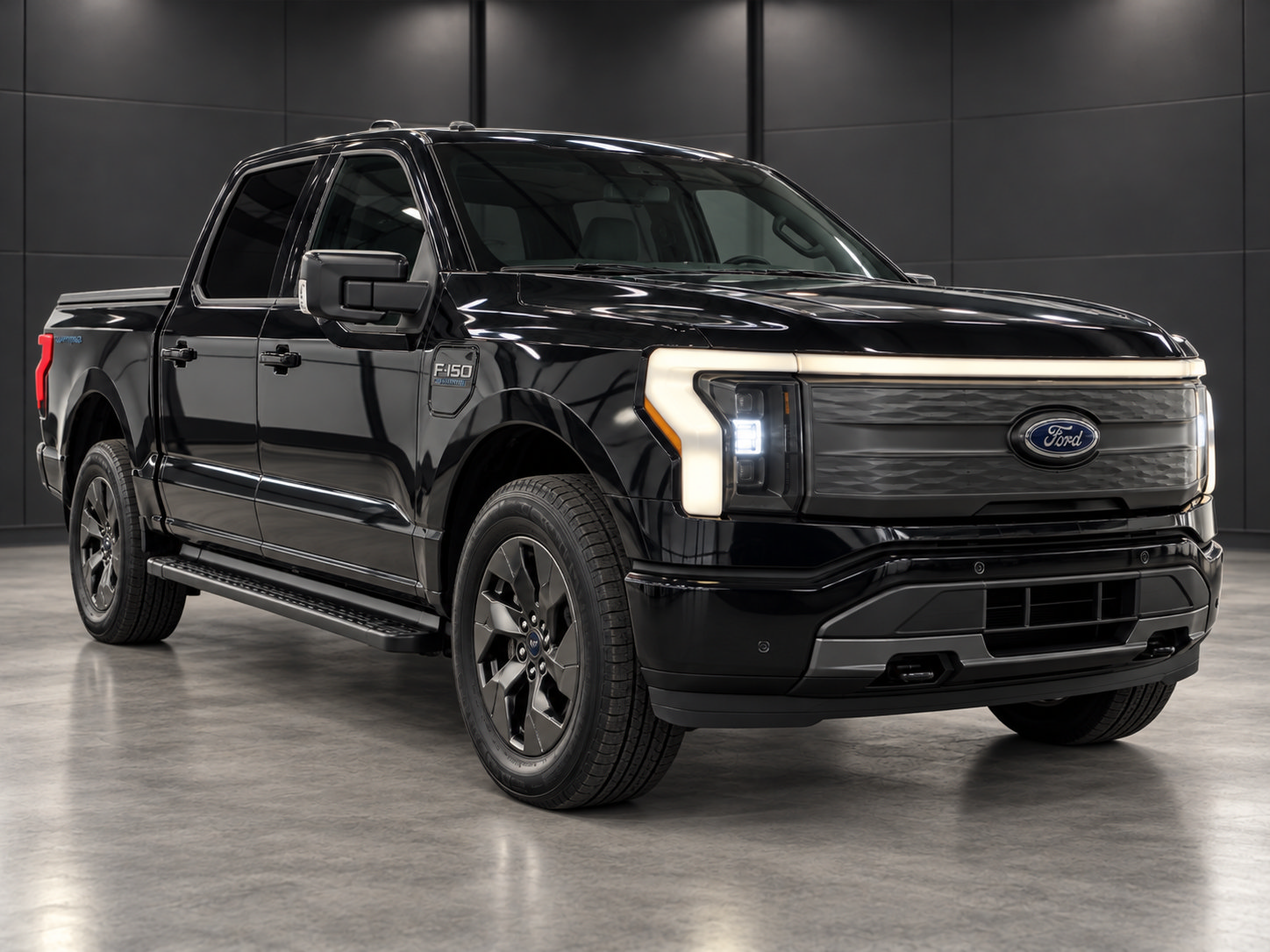 Used 2023 Ford F150 Lightning Lariat AWD/4WD image 9