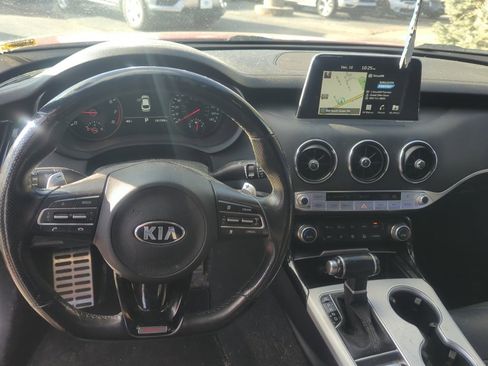 Used 2018 Kia Stinger GT1 image 10