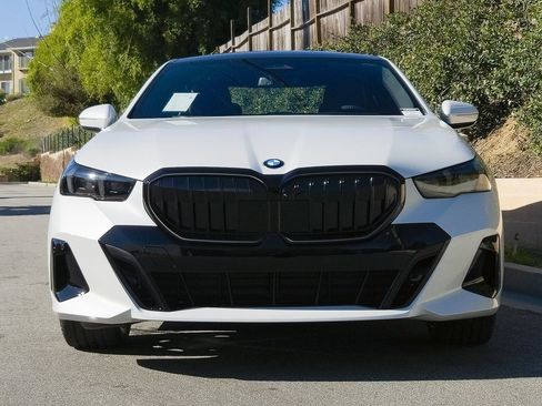 New 2026 BMW 530i w/ Executive Package image 3