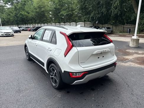 Certified 2024 Kia Niro LX FWD image 3