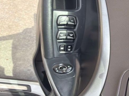 Used 2017 Hyundai Santa Fe Sport FWD image 19