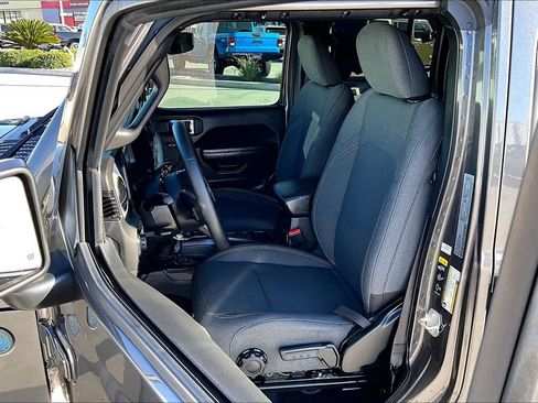 Used 2024 Jeep Wrangler Unlimited AWD/4WD image 3