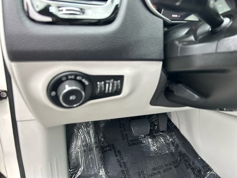 Used 2018 Jeep Compass Limited w/ Navigation Group AWD/4WD image 15