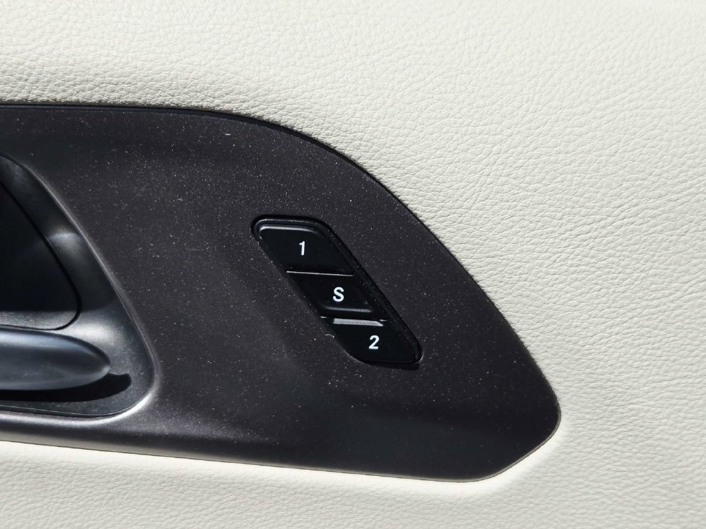 Used 2024 Chrysler Pacifica Touring-L FWD image 35