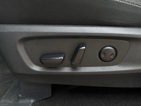 Used 2025 Nissan Pathfinder SV FWD image 11