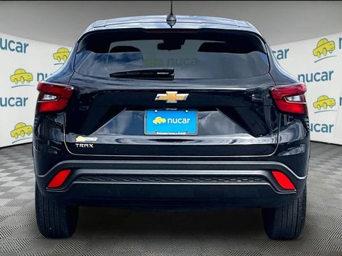 Used 2024 Chevrolet Trax LS FWD image 5