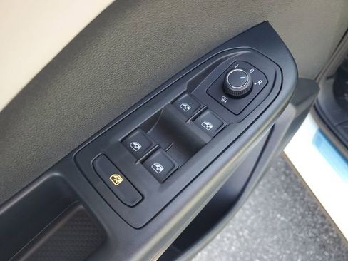 New 2026 Volkswagen Taos SE FWD image 15