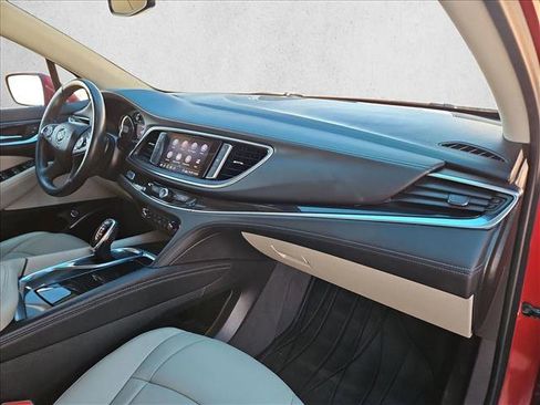 Used 2020 Buick Enclave Essence image 24