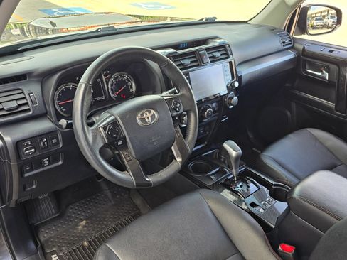 Used 2020 Toyota 4Runner TRD Off-Road Premium AWD/4WD image 12