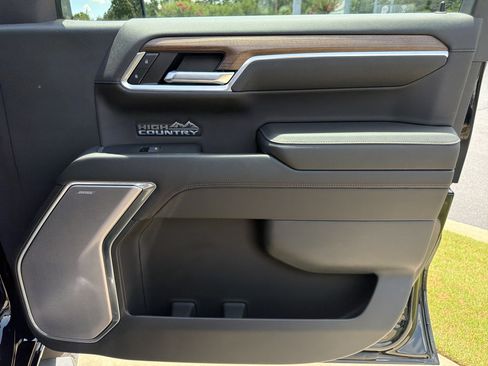 Used 2022 Chevrolet Silverado 1500 High Country w/ High Country Premium Package AWD/4WD image 14
