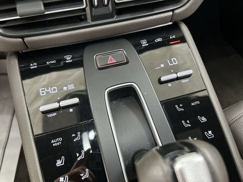 Certified 2023 Porsche Macan AWD/4WD image 17