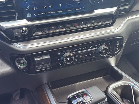 Certified 2023 Chevrolet Silverado 1500 High Country w/ High Country Premium Package AWD/4WD image 20