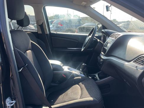 Used 2018 Dodge Journey SE image 19