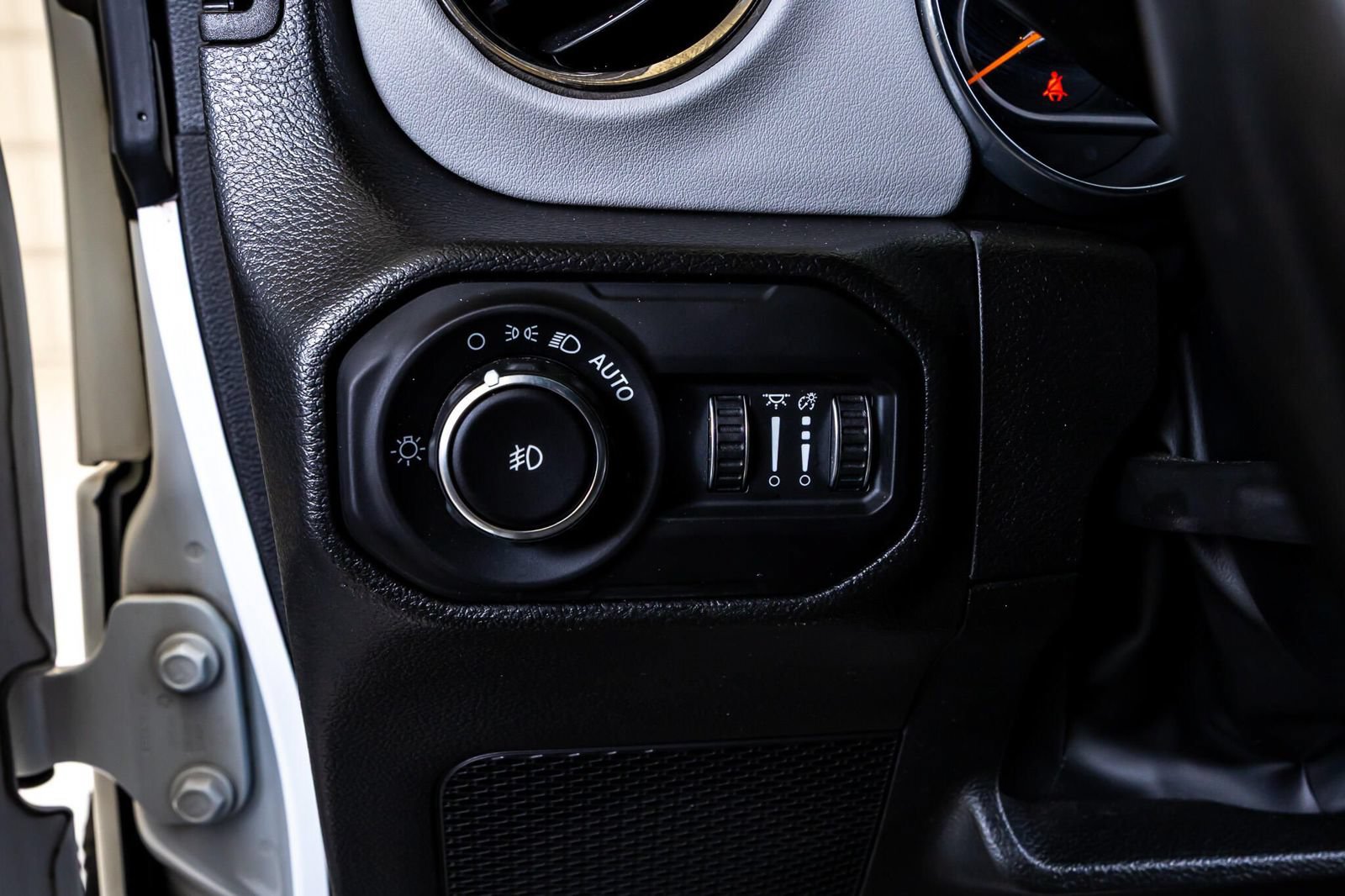 Used 2022 Jeep Wrangler Unlimited Sahara AWD/4WD image 17