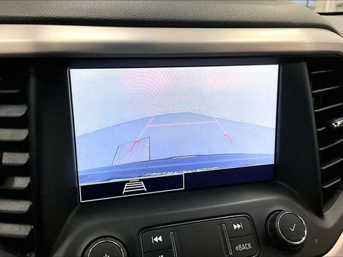 Used 2021 GMC Acadia SLE image 23