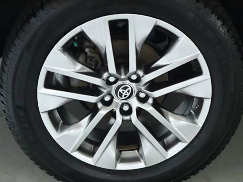 Used 2021 Toyota RAV4 Limited image 12