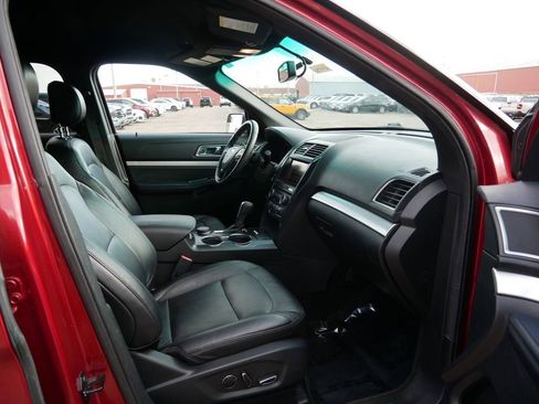Used 2016 Ford Explorer XLT w/ Equipment Group 202A AWD/4WD image 8