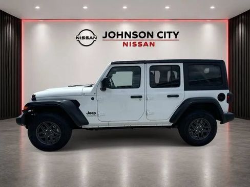 Used 2025 Jeep Wrangler Unlimited Sport AWD/4WD image 9