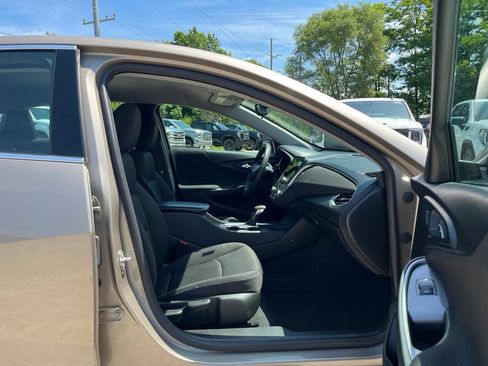 Used 2022 Chevrolet Malibu LT FWD image 34