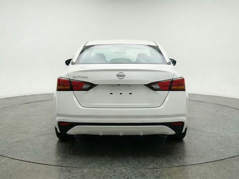 Used 2025 Nissan Altima 2.5 SV image 7