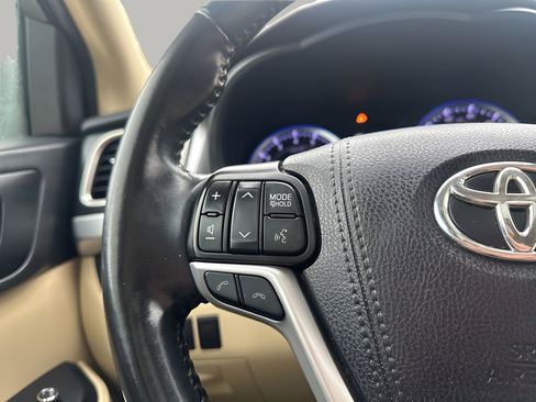 Used 2019 Toyota Highlander XLE image 30